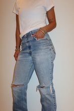 Load image into Gallery viewer, VINTAGE LEVI'S 517 BOOT CUT JEANS