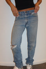 Load image into Gallery viewer, VINTAGE LEVI'S JEANS