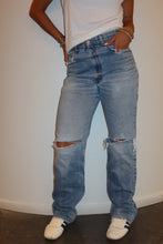 Load image into Gallery viewer, VINTAGE LEVI'S 517 BOOT CUT JEANS