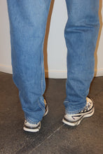 Load image into Gallery viewer, VINTAGE JEANS 505 STRAIGHT LEG JEANS
