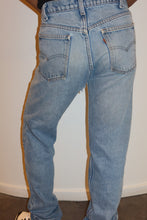 Load image into Gallery viewer, VINTAGE LEVI'S JEANS