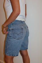 Load image into Gallery viewer, VINTAGE LEVI'S 550 JEAN SHORTS