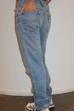 Load image into Gallery viewer, VINTAGE LEVI'S JEANS