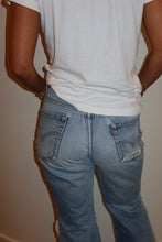 Load image into Gallery viewer, VINTAGE LEVI'S 517 BOOT CUT JEANS