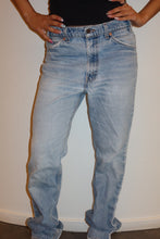 Load image into Gallery viewer, VINTAGE LEVI'S 517 JEANS