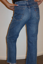 Load image into Gallery viewer, VINTAGE LEVI'S CROPPED JEANS