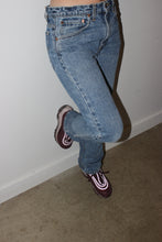 Load image into Gallery viewer, VINTAGE LEVI&#39;S 505 JEANS