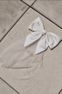 MARRIAGE MATERIAL BOW VEIL