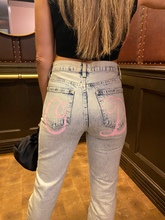 Load image into Gallery viewer, CUT OUT POCKET JEANS