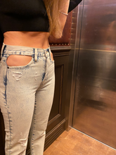 Load image into Gallery viewer, CUT OUT POCKET JEANS